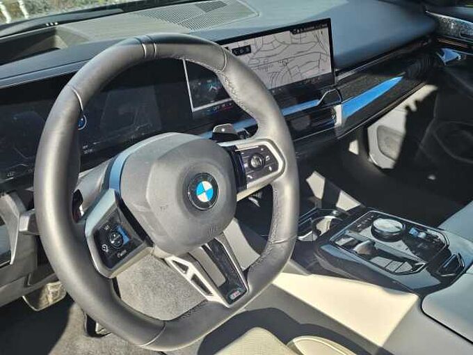 BMW 520d xDr.T. M Sport Pro HUD ACC B&W PanoD.AHK 20 520 Sportpaket Bluetooth Navi LED Klima Aktivlenkung Standhzg PDC el. Fenster