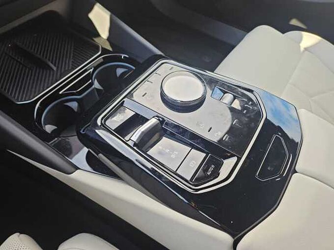 BMW 520d xDr.T. M Sport Pro HUD ACC B&W PanoD.AHK 20 520 Sportpaket Bluetooth Navi LED Klima Aktivlenkung Standhzg PDC el. Fenster