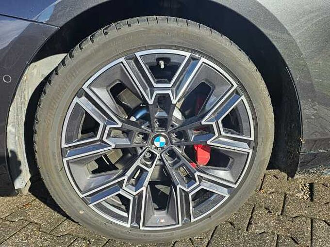 BMW 520d xDr.T. M Sport Pro HUD ACC B&W PanoD.AHK 20 520 Sportpaket Bluetooth Navi LED Klima Aktivlenkung Standhzg PDC el. Fenster