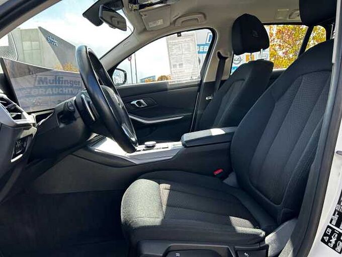 BMW 320d T. xDrive HUD LiveProf Sitzh. Temp. PDC AHK 320 Bluetooth Navi LED Klima el. Fenster