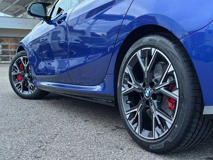 BMW M135 xDr. M Pro HUD ACC Kein Mietwagen 368km ! LED Sportpaket Bluetooth Navi Klima Aktivlenkung PDC el. Fenster