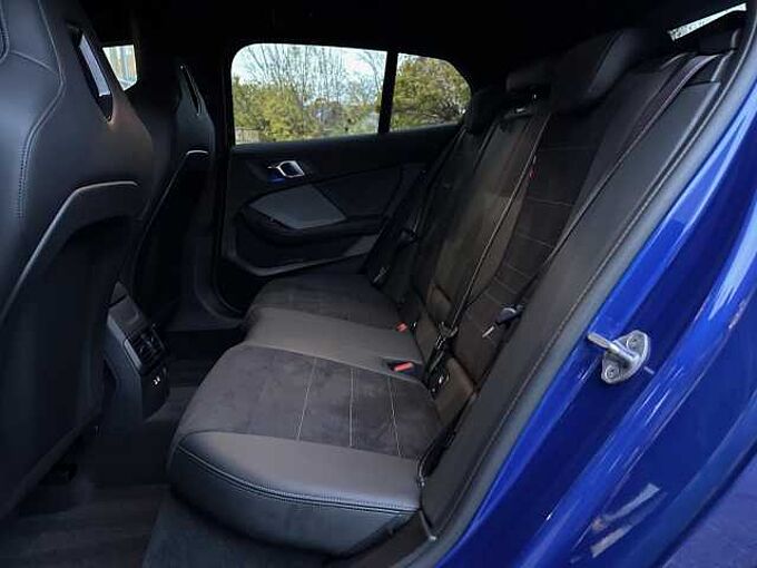 BMW M135 xDr. M Pro HUD ACC Kein Mietwagen 368km ! LED Sportpaket Bluetooth Navi Klima Aktivlenkung PDC el. Fenster