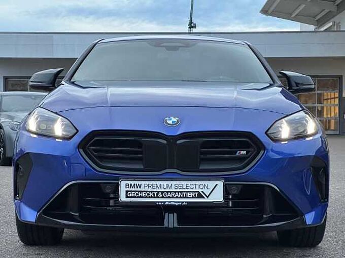 BMW M135 xDr. M Pro HUD ACC Kein Mietwagen 368km ! LED Sportpaket Bluetooth Navi Klima Aktivlenkung PDC el. Fenster