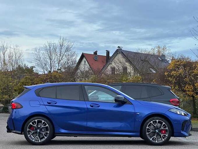 BMW M135 xDr. M Pro HUD ACC Kein Mietwagen 368km ! LED Sportpaket Bluetooth Navi Klima Aktivlenkung PDC el. Fenster