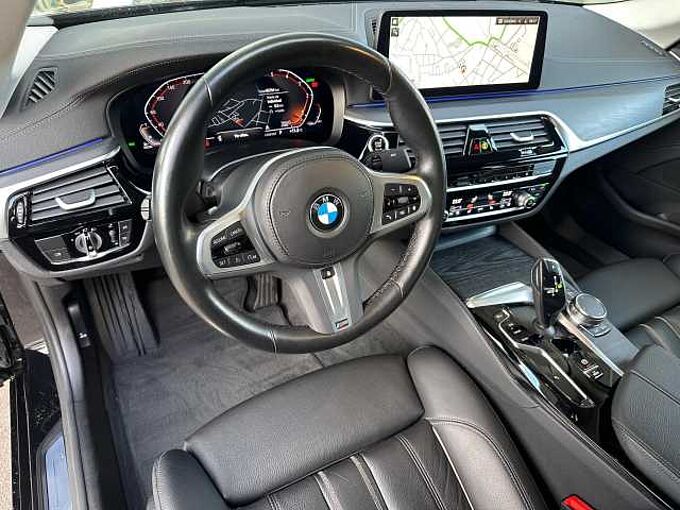 BMW 530d Sports.LED Kamera HiFi Stand+Lenkh.Leder Navi 530 Bluetooth Vollleder Klima Standhzg PDC el. Fenster