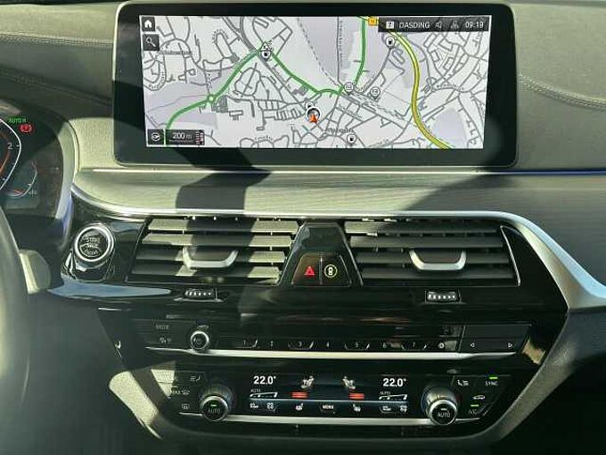 BMW 530d Sports.LED Kamera HiFi Stand+Lenkh.Leder Navi 530 Bluetooth Vollleder Klima Standhzg PDC el. Fenster