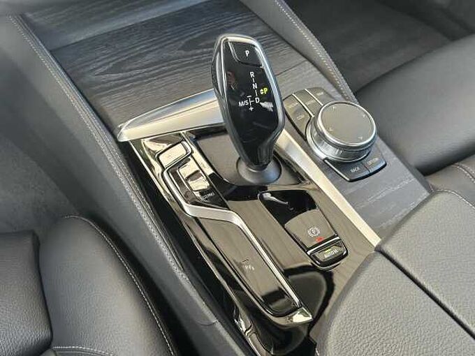 BMW 530d Sports.LED Kamera HiFi Stand+Lenkh.Leder Navi 530 Bluetooth Vollleder Klima Standhzg PDC el. Fenster