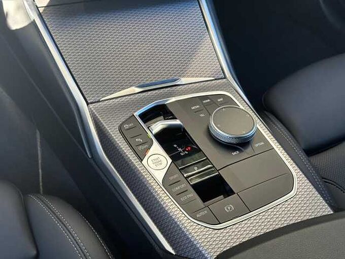 BMW 318i T.M Sport Pro FACELIFT Kamera KomfZ.Har/Kar 318 Sportpaket Bluetooth Navi LED Vollleder Klima Aktivlenkung PDC el. Fenster