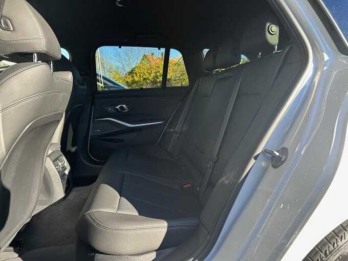 BMW 318i T.M Sport Pro FACELIFT Kamera KomfZ.Har/Kar 318 Sportpaket Bluetooth Navi LED Vollleder Klima Aktivlenkung PDC el. Fenster