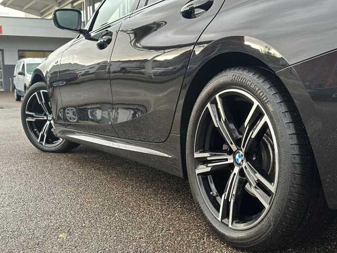 BMW 320d xDrive M Sport Driv/ParkAss HiFi Standheiz 320 Sportpaket Bluetooth Navi LED Klima Aktivlenkung Standhzg PDC el. Fenster