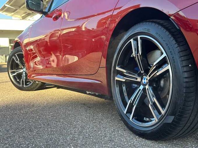 BMW 330e T M Sport FACELIFT HUD PanoD.SuView.H/K AHK 330 Sportpaket Bluetooth Navi LED Klima Aktivlenkung Standhzg PDC el. Fenster