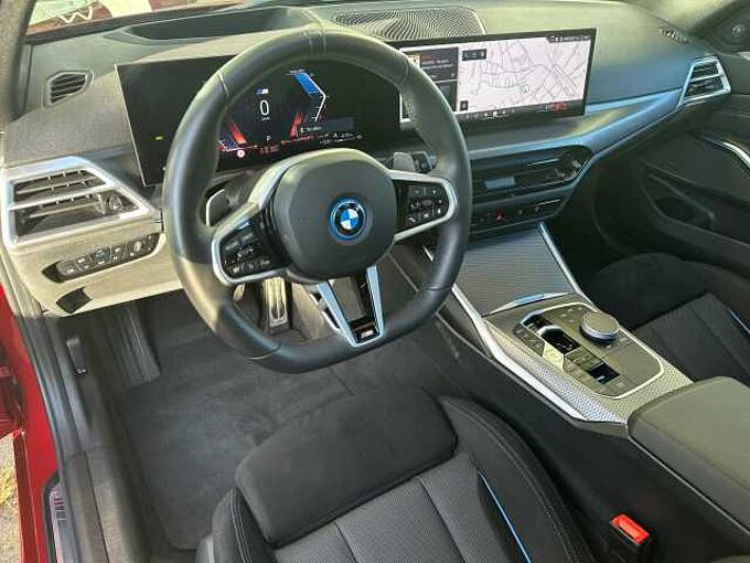 BMW 330e T M Sport FACELIFT HUD PanoD.SuView.H/K AHK 330 Sportpaket Bluetooth Navi LED Klima Aktivlenkung Standhzg PDC el. Fenster