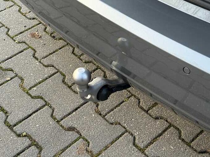 BMW 223i xDrive Active Tourer Bluetooth HUD Navi LED 223 Klima PDC el. Fenster