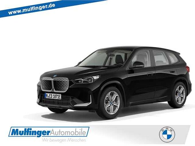 BMW iX1 xDrive 30 KomfZ AdapLED HUD PaAs Plus LiveProf