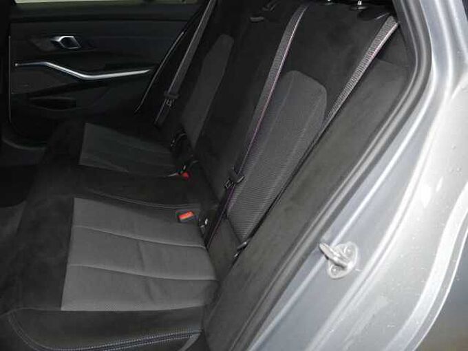 BMW 330e T. M Sport Pro HUD ACC PanoD. SuView H/K AHK 330 Sportpaket Bluetooth Navi LED Klima Aktivlenkung Standhzg PDC el. Fenster