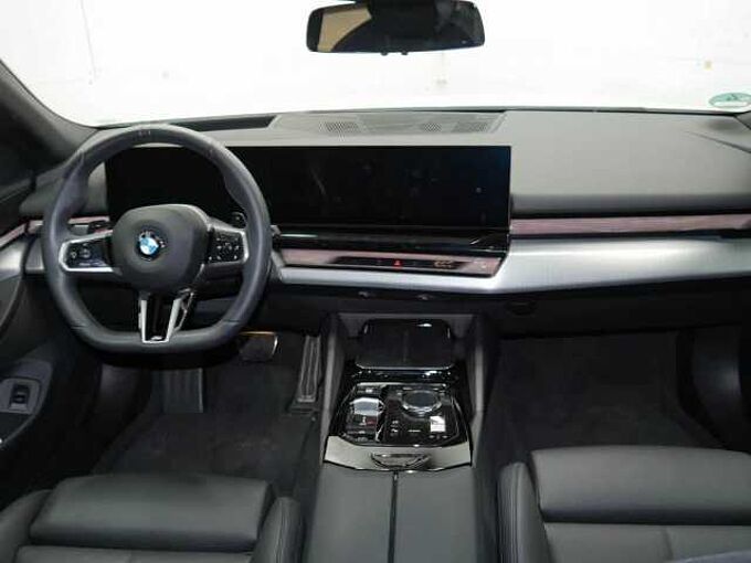 BMW 520d T.M Sport Pro Carbon IntAktivL.PanoD.AHK21' 520 IntAktivL.PanoD.AHK21' Sportpaket Bluetooth HUD Navi LED Klima Aktivlenkung