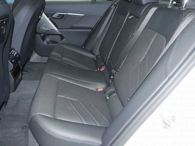 BMW 540d xDr.M Sport Int-Aktiv-Lenk.PanoD.P-Prof.AHK 540 Sportpaket Bluetooth HUD Navi LED Klima Aktivlenkung PDC el. Fenster