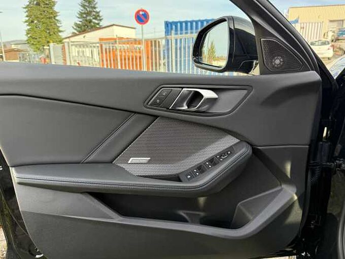 BMW 120 HUD Lenkradh. ACC Sitzh. LED Ha/Ka P+ Navi Sportpaket Klima PDC el. Fenster