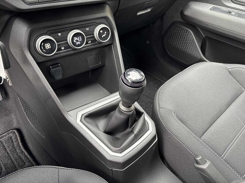 Dacia Expression TCe 110 PDC SHZ Kamera Klimaut. Klima Jogger Bluetooth Einparkhilfe el. Fenster