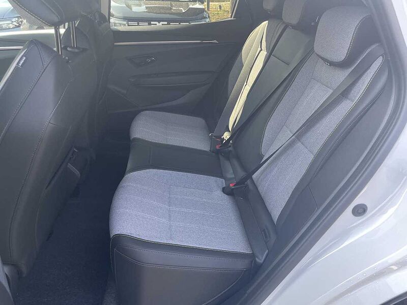 Renault Megane E-TECH 100% ele Techno 220 Comfort Range Bluetooth Navi LED Klima Einparkhilfe el. Fenster