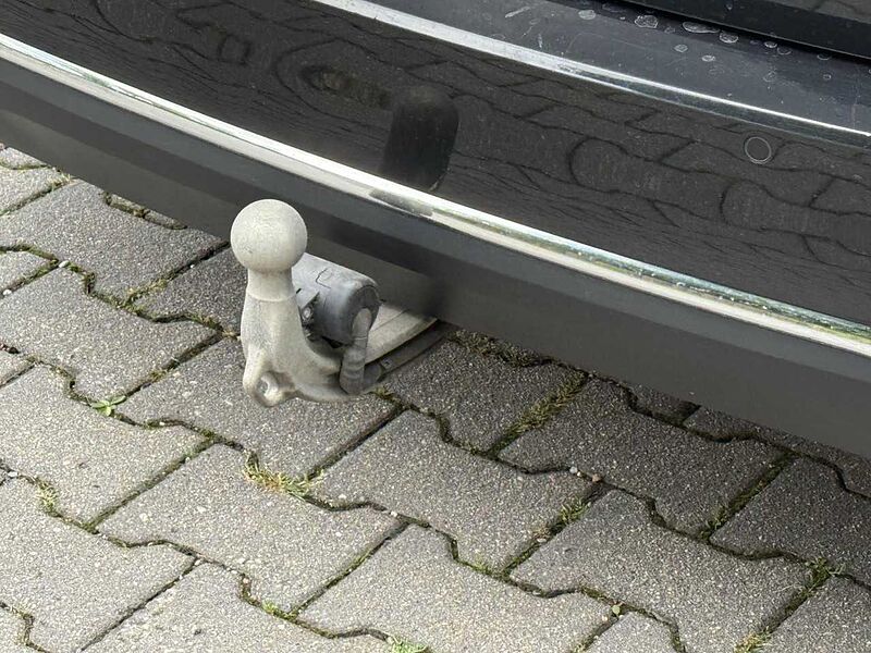 BMW 530i xDr. T.KomfS. HUD ACC Pano. Laser AHK Leas.387 530 Bluetooth Navi Vollleder Klima PDC el. Fenster