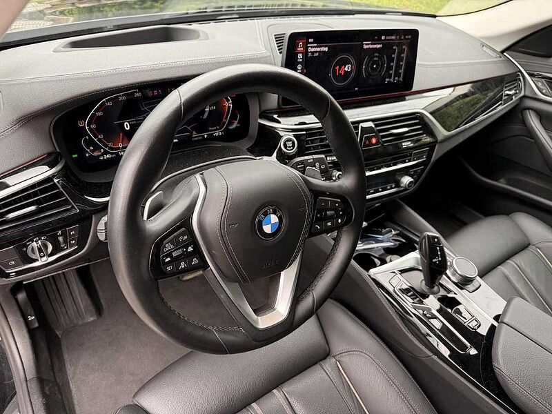 BMW 530i xDr. T.KomfS. HUD ACC Pano. Laser AHK Leas.387 530 Bluetooth Navi Vollleder Klima PDC el. Fenster