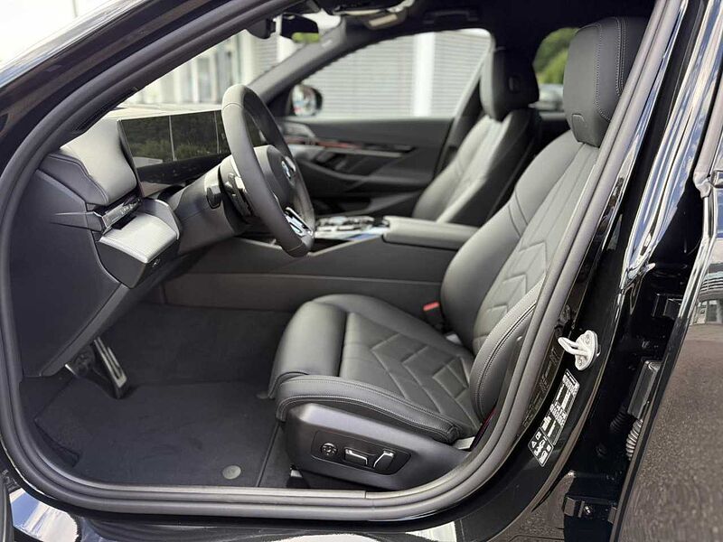 BMW 520d xDrive Touring M Sport Pro HUD B&W AHK Navi 520 Sportpaket LED Klima PDC el. Fenster