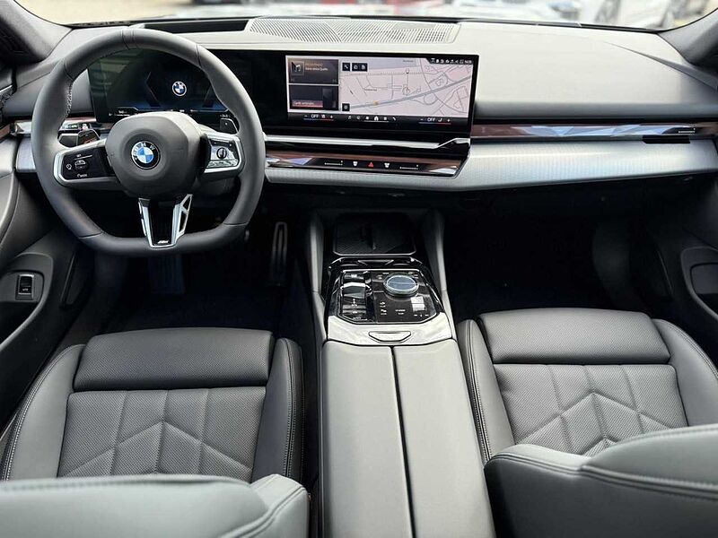 BMW 520d xDrive Touring M Sport Pro HUD B&W AHK Navi 520 Sportpaket LED Klima PDC el. Fenster