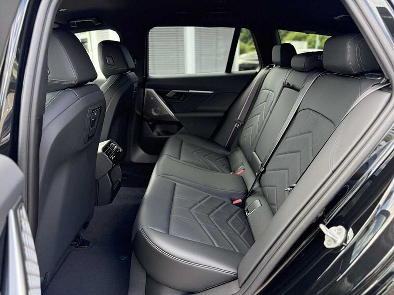 BMW 520d xDrive Touring M Sport Pro HUD B&W AHK Navi 520 Sportpaket LED Klima PDC el. Fenster