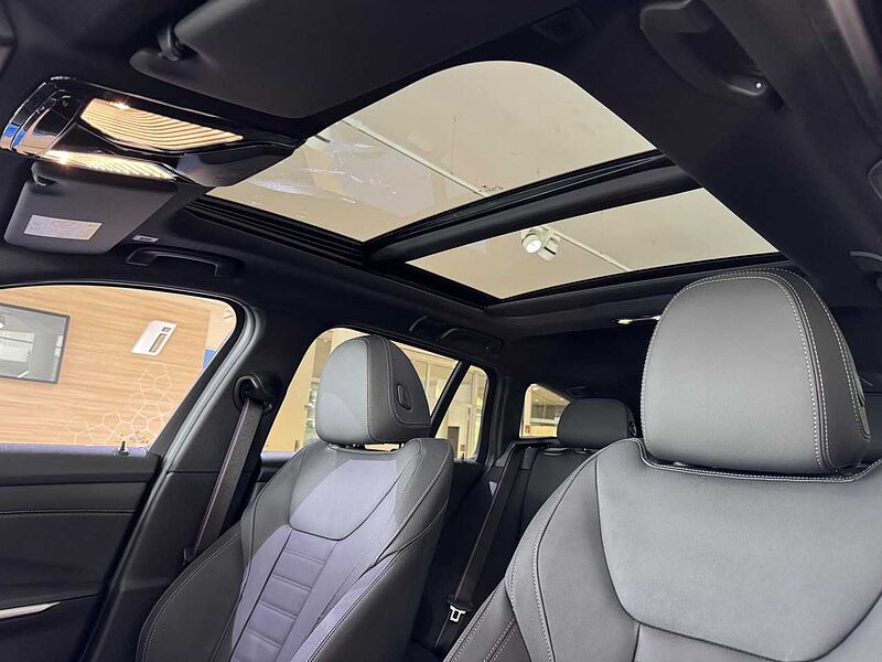 BMW 330i xDrive Touring M Sport Pro HUD ACC AHK Ha/Kar 330 Sportpaket Bluetooth Navi LED Vollleder Klima Aktivlenkung PDC el. Fenster