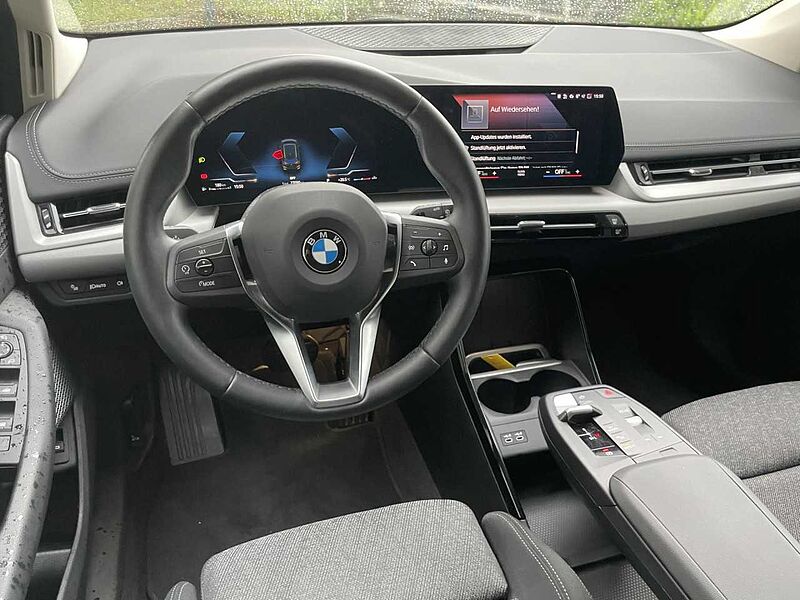 BMW 220i AT. Sports. Kamera Live-Widescreen Sitzh. DAB 220 Active Tourer Bluetooth Navi LED Klima PDC el. Fenster