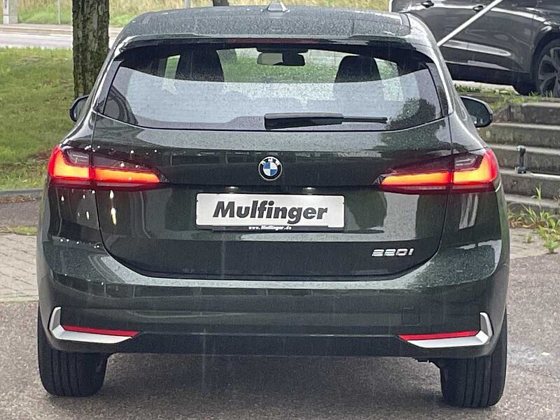 BMW 220i AT. Sports. Kamera Live-Widescreen Sitzh. DAB 220 Active Tourer Bluetooth Navi LED Klima PDC el. Fenster