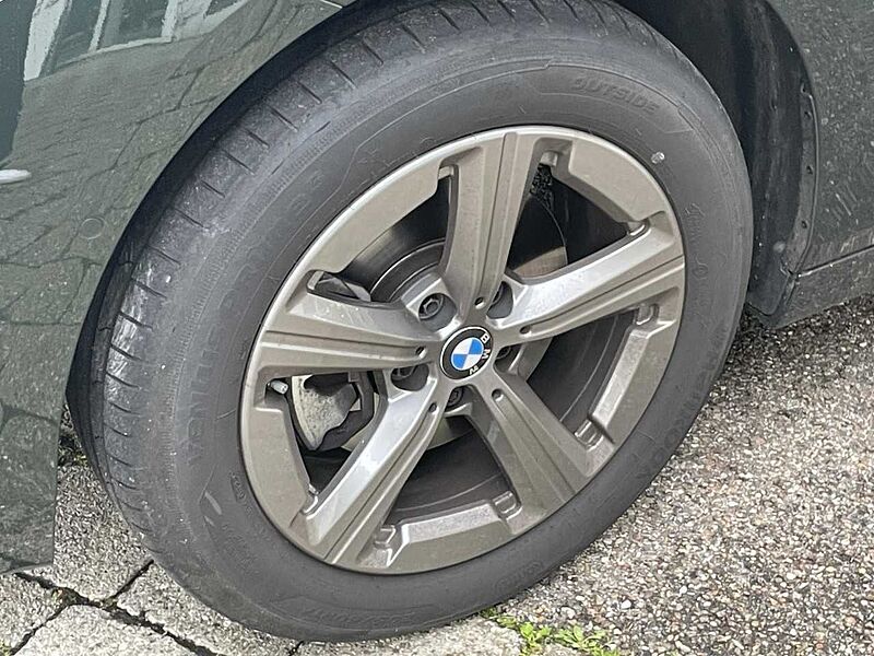 BMW 220i AT. Sports. Kamera Live-Widescreen Sitzh. DAB 220 Active Tourer Bluetooth Navi LED Klima PDC el. Fenster