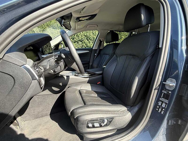 BMW 520d xDr. Standh. KomfS+Bel+Mas. HUD ACC Fin.400,- 520 Bluetooth Navi LED Vollleder Klima Standhzg PDC el. Fenster