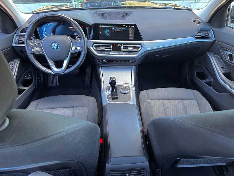 BMW 320e Sport-Aut. Laser LiveProf. Kamera KomfZ.18' 320 KomfZ.18'