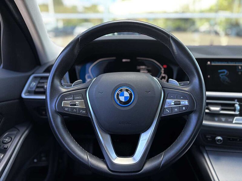 BMW 320e Sport-Aut. Laser LiveProf. Kamera KomfZ.18' 320 KomfZ.18'