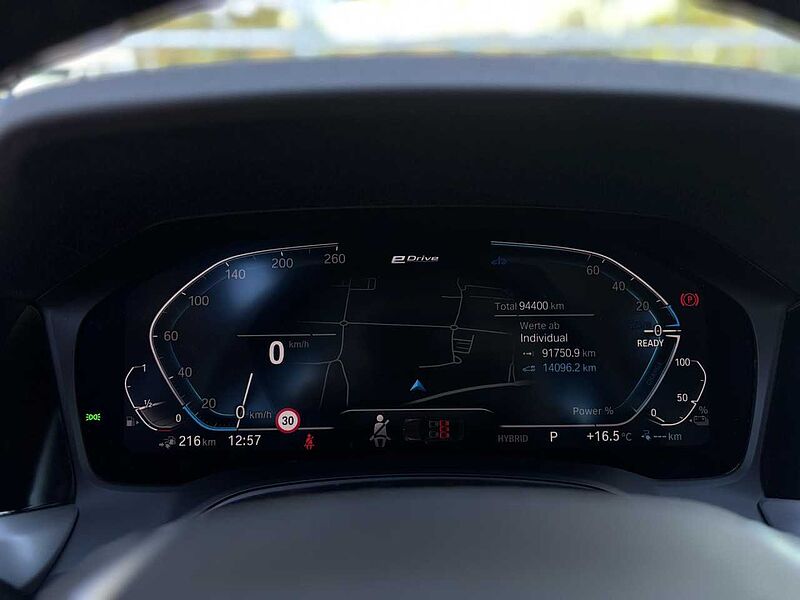 BMW 320e Sport-Aut. Laser LiveProf. Kamera KomfZ.18' 320 KomfZ.18'