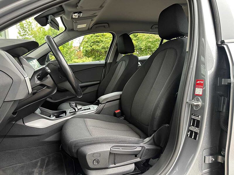 BMW 120i Aut. LED LiveProf HiFi Sitz+Lenkradh. DAB PDC 120 Bluetooth Navi Klima el. Fenster