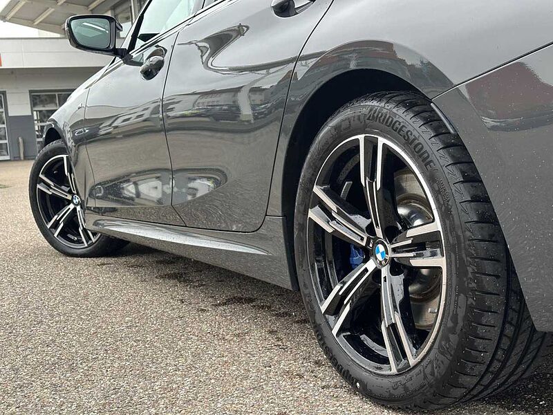 BMW M340d T. xDr. FACELIFT Leder SurView PanoD. HUD P+ Sportpaket Bluetooth Navi LED Vollleder Klima Aktivlenkung PDC el. Fenster