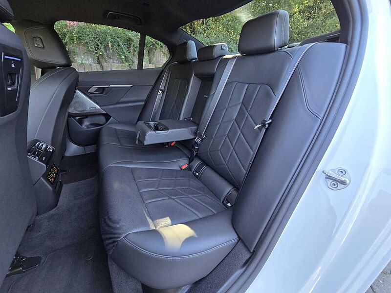 BMW 520i M Sport Pro HUD ACC Icon G. H/K AHK Leas.590 520 Sportpaket Bluetooth Navi LED Vollleder Klima PDC el. Fenster