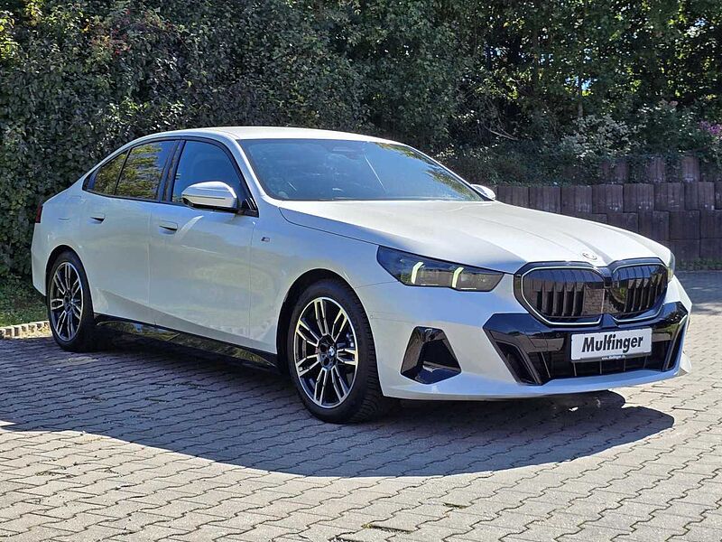 BMW 520i M Sport Pro HUD ACC Icon G. H/K AHK Leas.590 520 Sportpaket Bluetooth Navi LED Vollleder Klima PDC el. Fenster