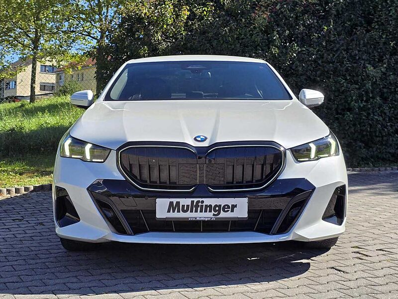 BMW 520i M Sport Pro HUD ACC Icon G. H/K AHK Leas.590 520 Sportpaket Bluetooth Navi LED Vollleder Klima PDC el. Fenster