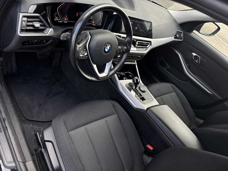 BMW 320d Tour. Advantage LiveProf. DrivAss. Temp. Sitzh 320