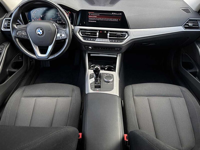 BMW 320d Tour. Advantage LiveProf. DrivAss. Temp. Sitzh 320