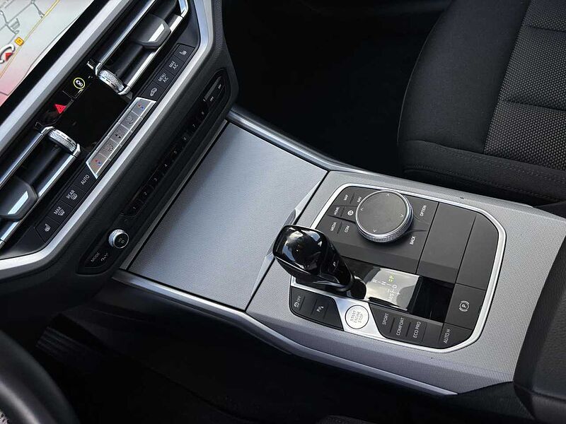 BMW 320d Tour. Advantage LiveProf. DrivAss. Temp. Sitzh 320
