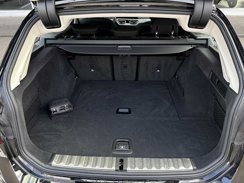 BMW 320d Tour. Advantage LiveProf. DrivAss. Temp. Sitzh 320