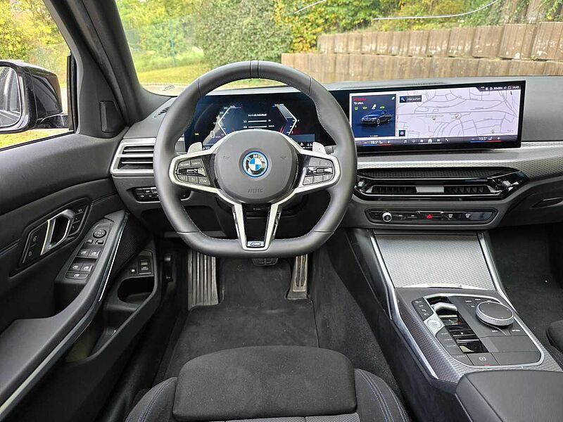 BMW 330e T. M Sport Pro FACELIFT HUD Pano. AHK Fin.2,9 330 Sportpaket Bluetooth Navi LED Klima Aktivlenkung Standhzg PDC el. Fenster