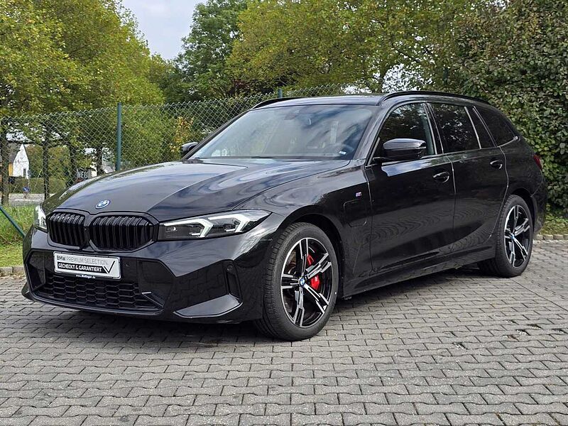 BMW 330e T. M Sport Pro FACELIFT HUD Pano. AHK Fin.2,9 330 Sportpaket Bluetooth Navi LED Klima Aktivlenkung Standhzg PDC el. Fenster
