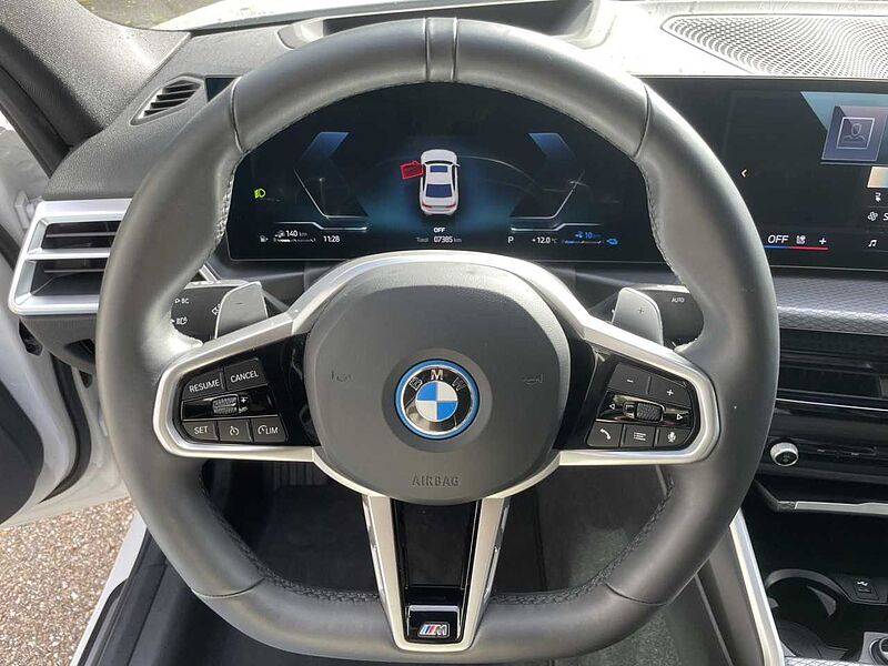 BMW 330e xDr. M Sport FACELIFT HUD SuView GlasD. Lenkh 330 Sportpaket Bluetooth Navi LED Vollleder Klima Aktivlenkung Standhzg PDC el.