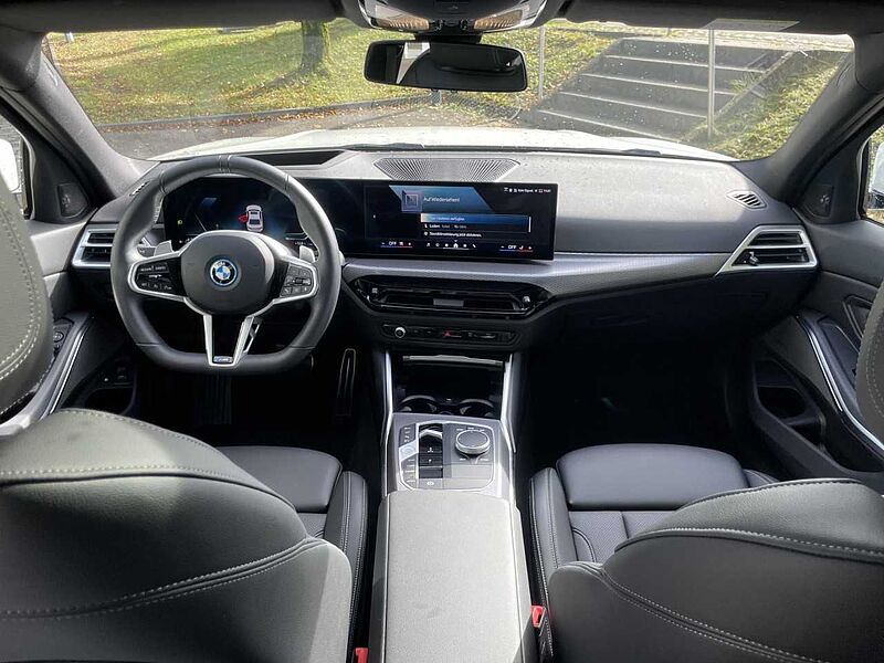 BMW 330e xDr. M Sport FACELIFT HUD SuView GlasD. Lenkh 330 Sportpaket Bluetooth Navi LED Vollleder Klima Aktivlenkung Standhzg PDC el.
